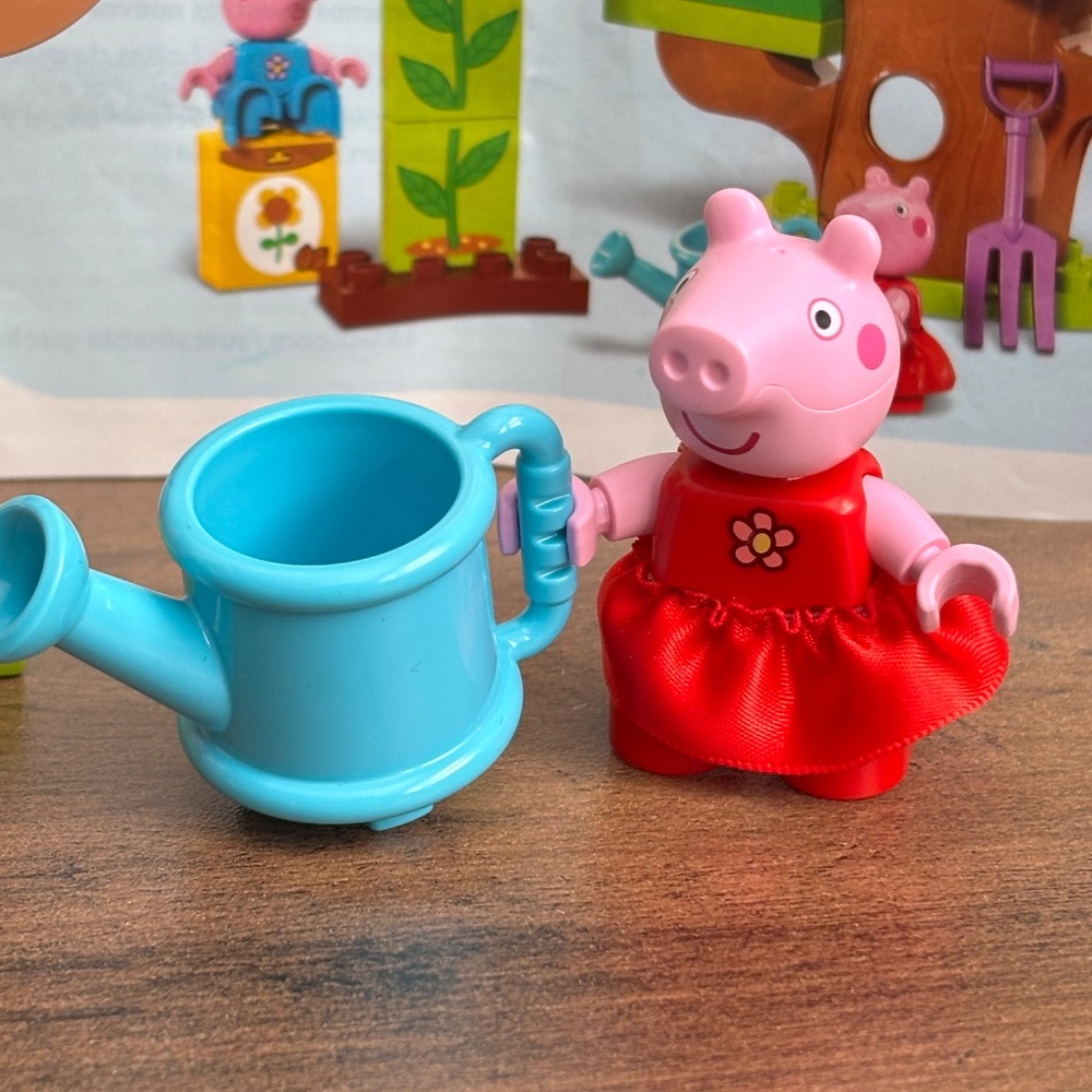 LEGO Duplo PEPPA PIG Garden and Tree House COMPLETE Set 10431 2 Pig Toy Figures - Picture 4 of 9